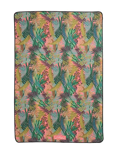 Luxe Yoga Towel | Kew Tropics Hot Pink - NØRDEN